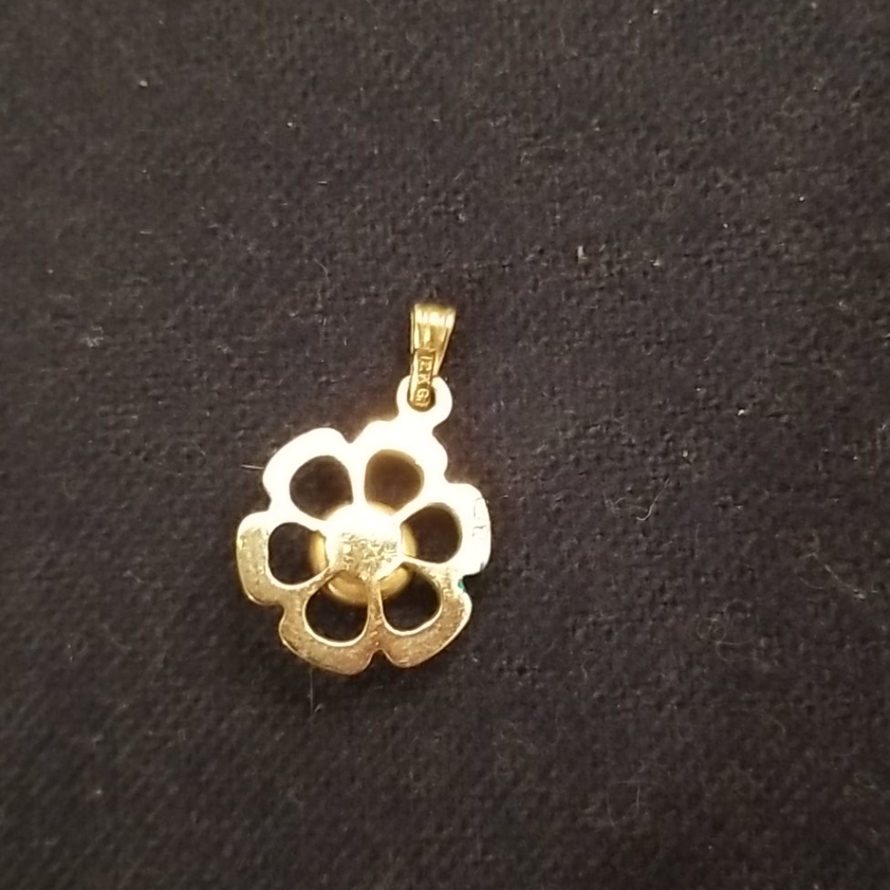 Moonstone gold flower pendant - Picture 3 of 5